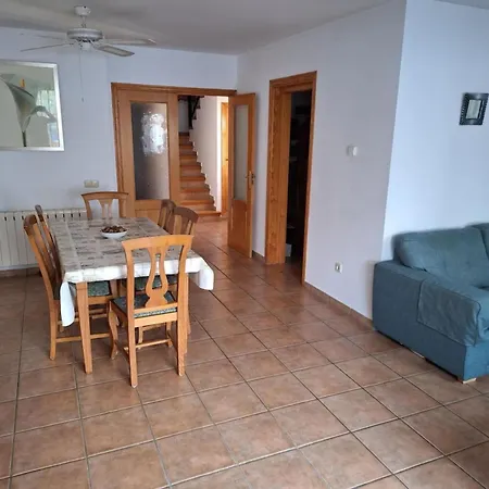3 Bedroom, 2 Bathroom With 2 Pools And A Shared Paddling Pool Feriehus